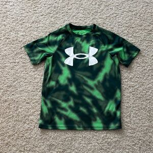 Boys under Armour dry fit shirt, size medium